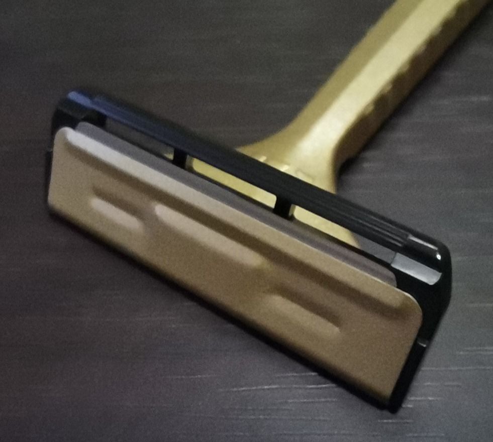 ゴールドステンレスマクロ写真