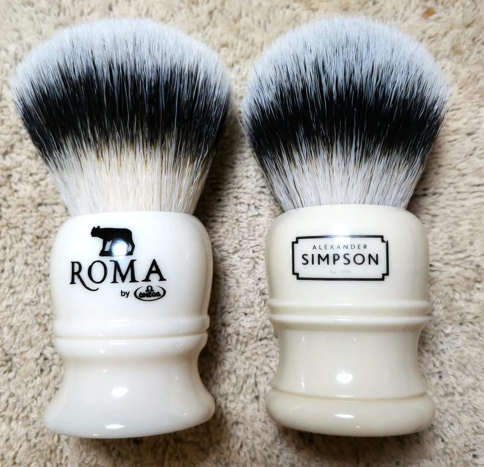人工繊維シェービングブラシ３社を比較 OMEGA vs SIMPSONS vs Razorock